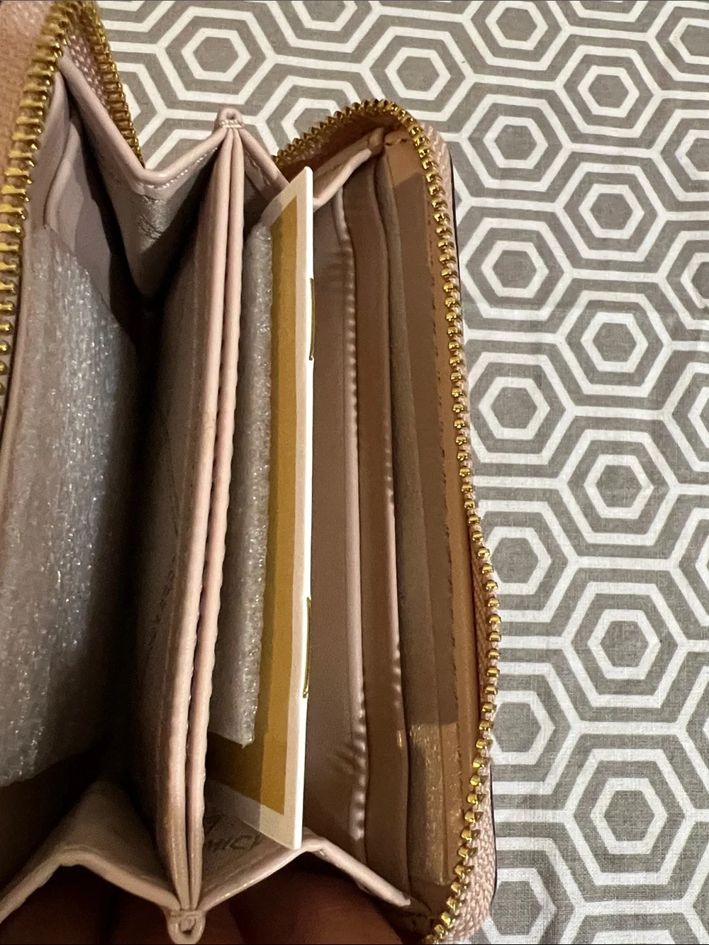 Michael Kors compact zip